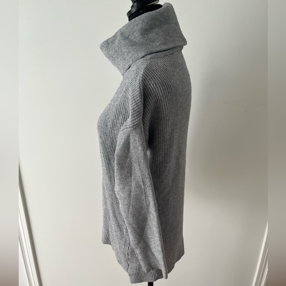 Gray Ribbed knitted turtleneck - Picture 4 of 5